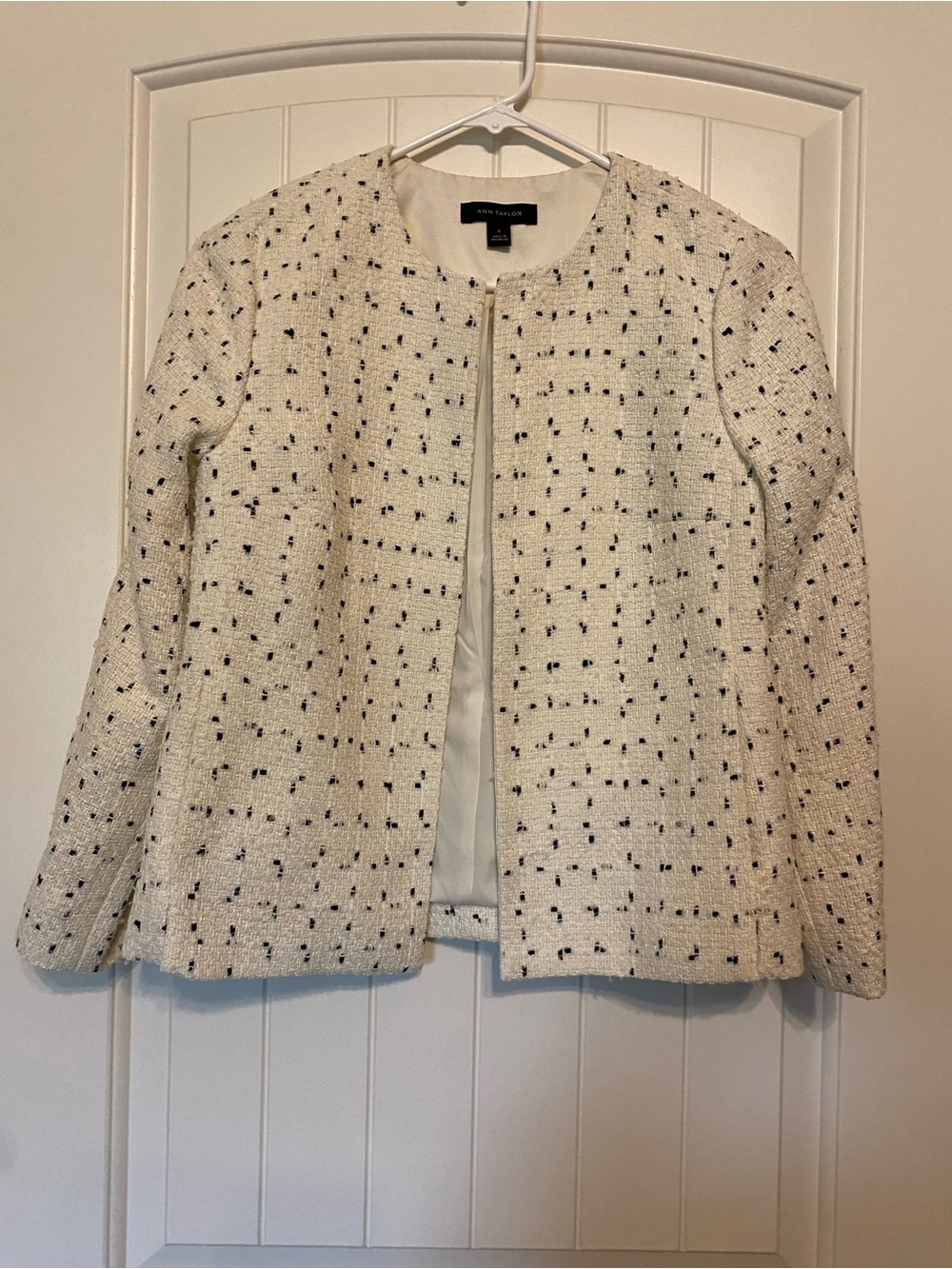 Ann Taylor Cream Tweed Collarless Jacket with Black Fleck